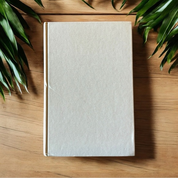 VINTAGE 1965 “The Legend of the Seventh Virgin” by Victoria Holt - Hardcover - Picture 2 of 9